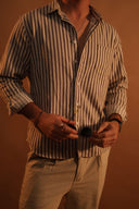 מכופתרת פסים